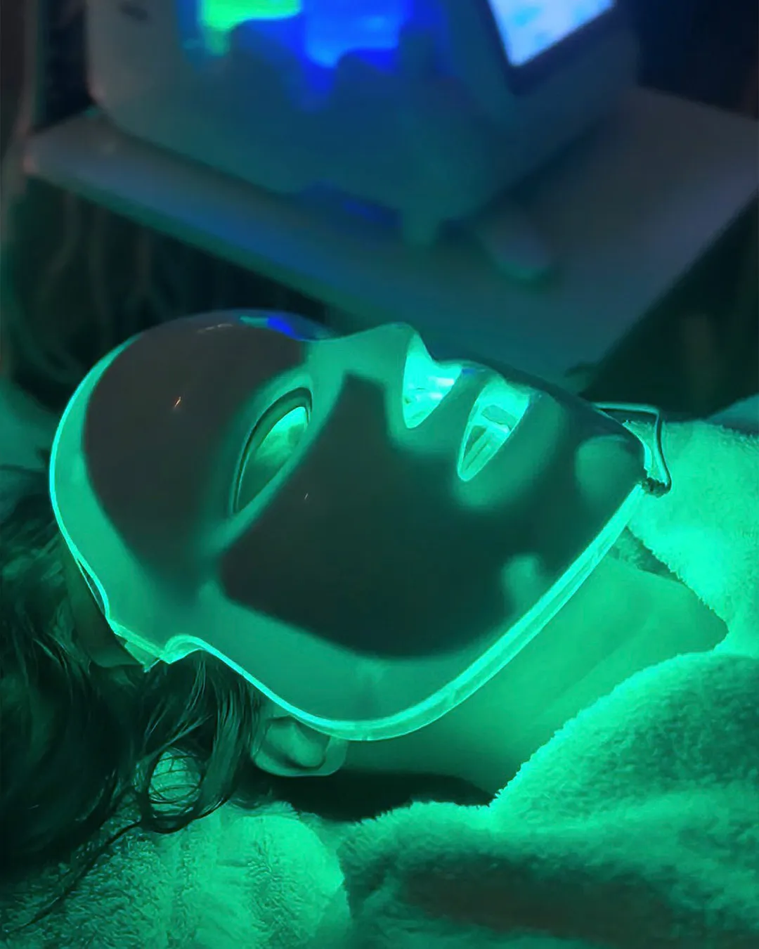 Gold facial + led